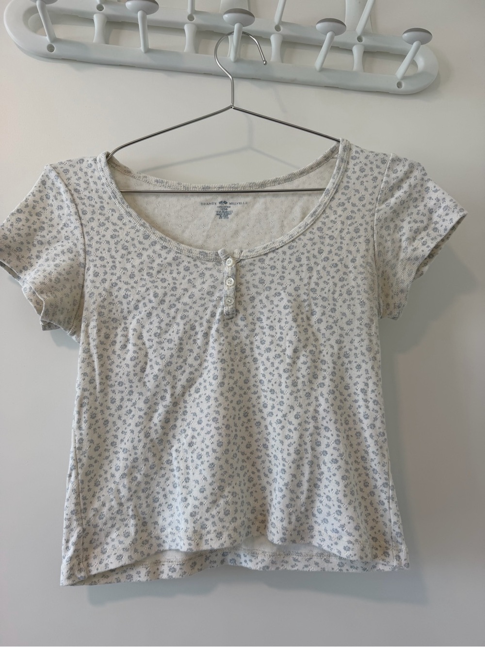Brandy Melville White Floral Scoop-Neck Short Sleeve Top